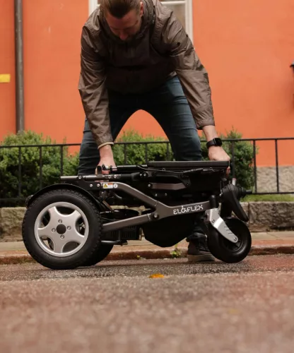 Eloflex R-modell elektromos összecsukható dönthető kerekesszék 160kg-ig 